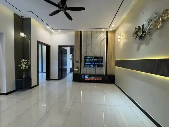 10 Marla Ultra Modern House for Sale in Prime Location – Bahria Town Lahore
